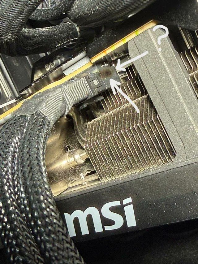 RTX5090又曝烧毁事故！电源适配器熔化后牢牢粘住GPU