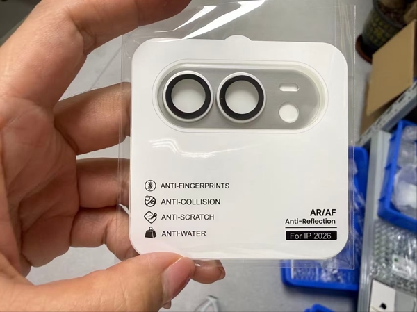 苹果首款折叠屏手机 iPhone Ultra新配色曝光 银色、深蓝色现身 苹果首款折叠屏手机 iPhone Ultra新配色曝光 银色、深蓝色现身