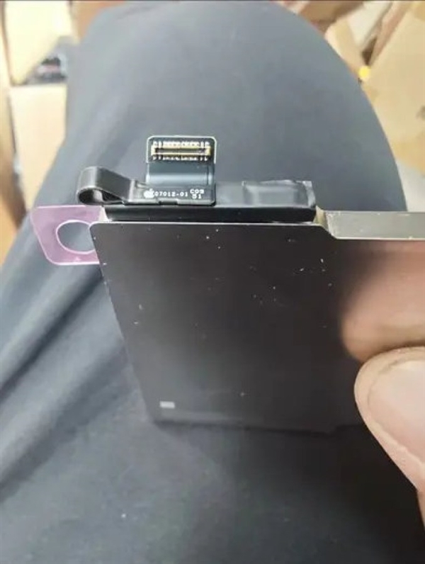 祖传27W将延续!iPhone 18 Pro Max电池谍照流出:苹果就给了5400mAh 祖传27W将延续!iPhone 18 Pro Max电池谍照流出:苹果就给了5400mAh