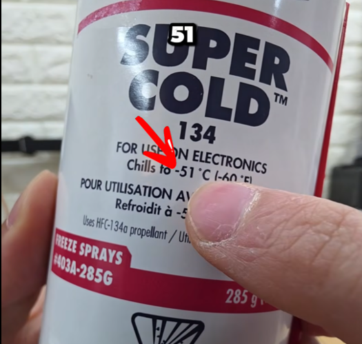 10秒骤降60°C!玩家用零下51°C冷冻喷雾给CPU降温:一喷瞬间起霜 10秒骤降60°C!玩家用零下51°C冷冻喷雾给CPU降温:一喷瞬间起霜